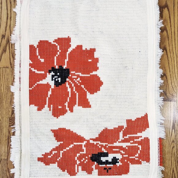 Vintage Mod Cream and Orange Floral Poppy Shag Latch Hook Rug - Picture 6 of 7